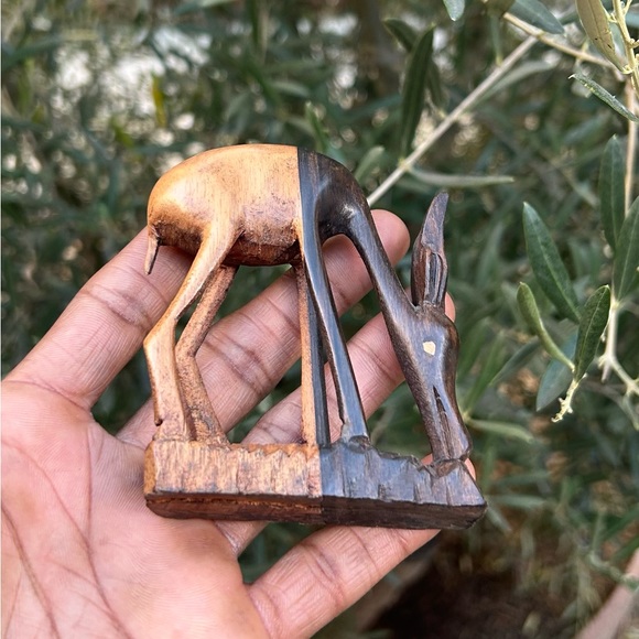 VTG Hand Carved Antelope feeding Sculpture π§π― Sz 3.5βx3β - Picture 3 of 4